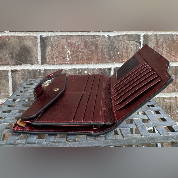 ITSLIFE RFID Blocking Metallic Red Leather Wallet - Picture 6 of 15